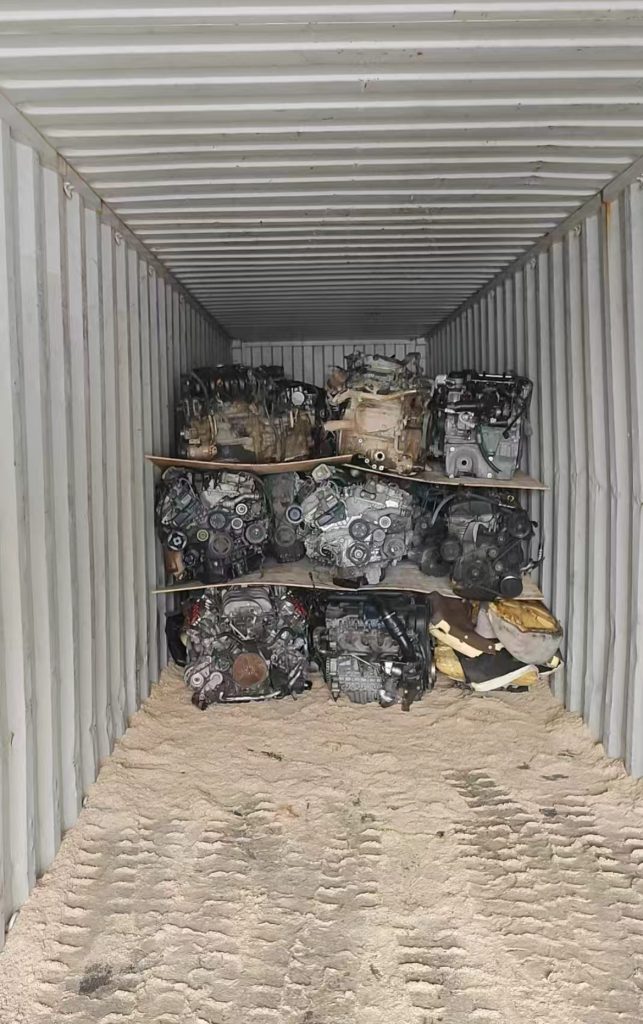 Двигатели расположены рядами для погрузки